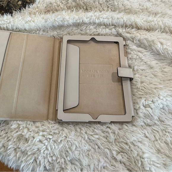 Coach & Michael Kors tablet covers (2) - Picture 9 of 16